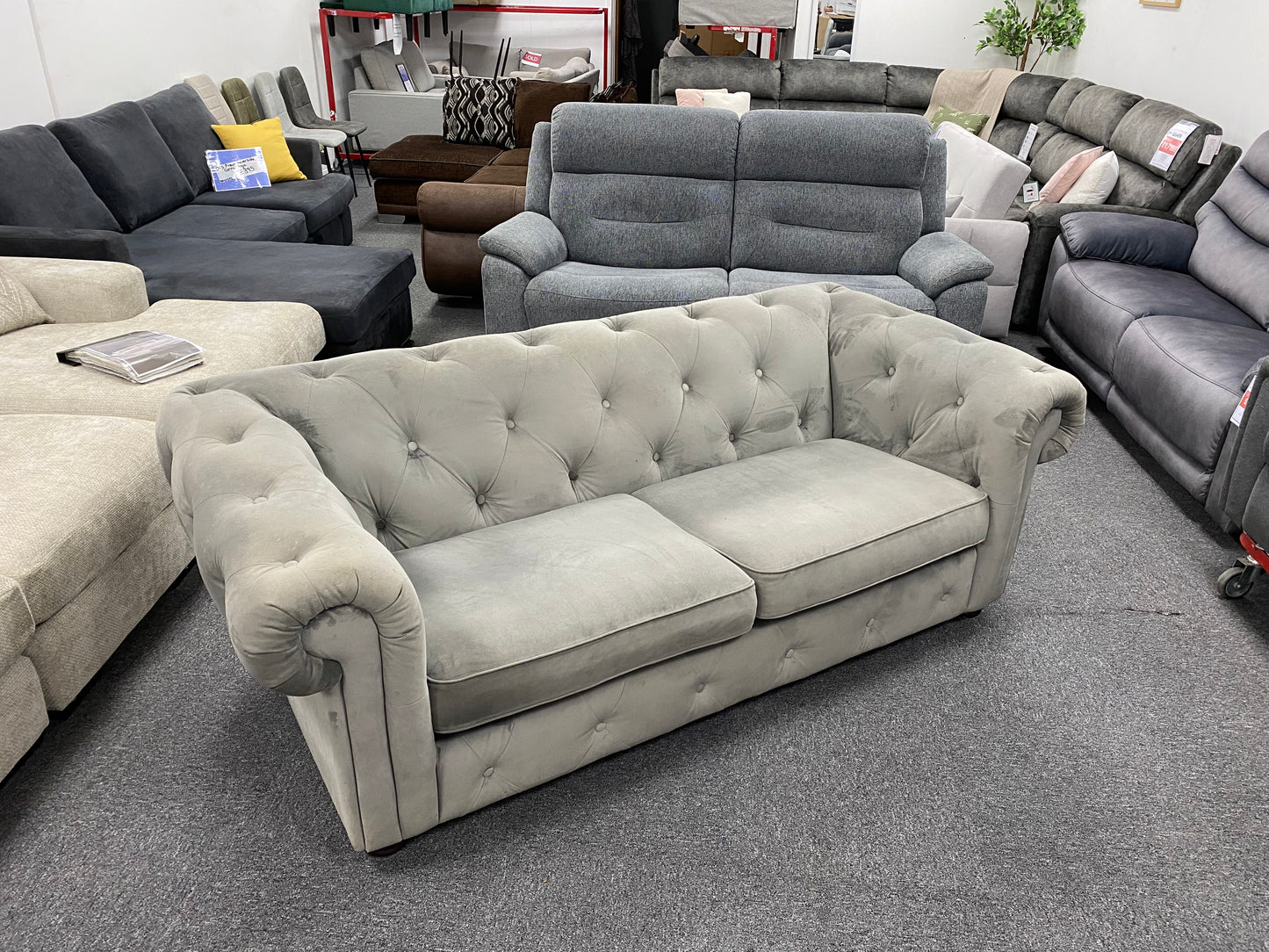 Plush Grey 3-Seater Chesterfield sofa #U1376