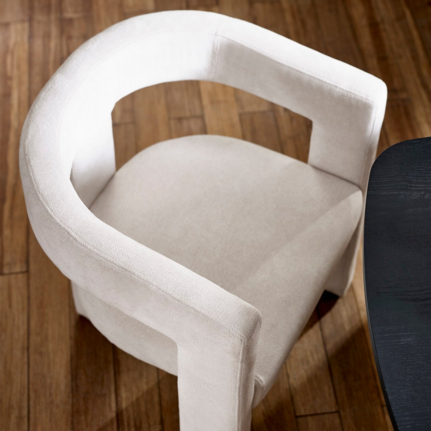 Elara Chair